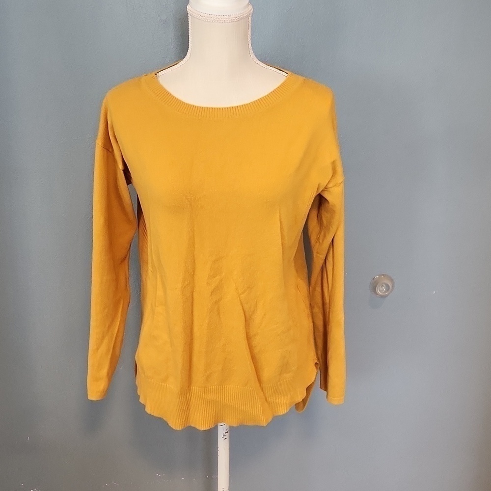 Beyond inc knitwear high-low hem crew neck sweater